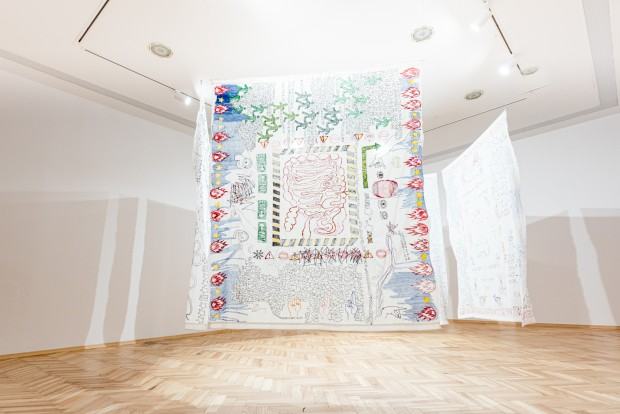 Widok wystawy Monika Drożyńska, "Dużo dobre / дуже добре" w Galerii Foksal, Warszawa 2021, fot. Monika Stolarska triennale 2022