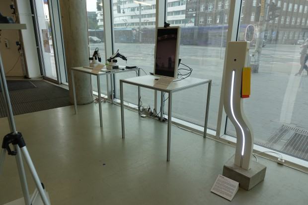 Sebastian Sobótka, praca „iPreacher” oraz „Digital Reflections 2.0” w ramach Empathic Design w Galerii Neon, 2022, zdj. autor