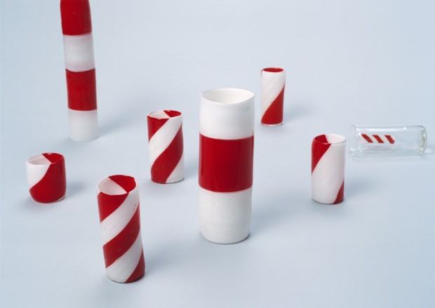 Dagmara Bielecka, Aranżacja Biało-Czerwona, szkło formowane w ogniu palnika, 2012, zdj. Stanisław Sielicki
