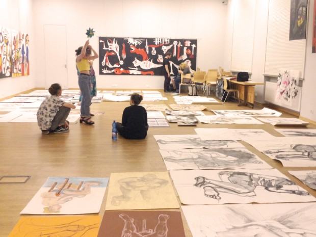 Przegląd prac kandydatów na studia.