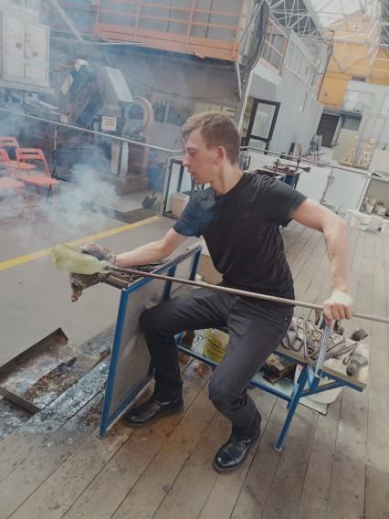 Pokaz dmuchania szkła studentów Wydziału Ceramiki i Szkła Pokaz dmuchania szkła studentów Wydziału Ceramiki i Szkła