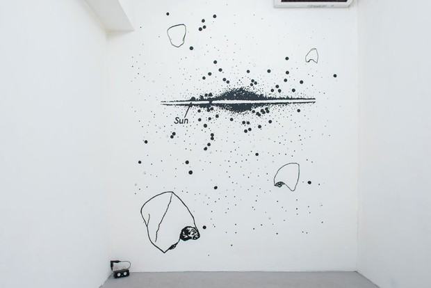 Maciek Bączyk, „Milky Medium”, malunek na ścianie plus audio, Double Line, Art Trace Gallery, Tokyo, Japonia, 2017