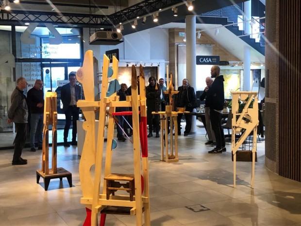 Fragment wystawy Marka Ruszkiewicza, pt. Części wspólne Fragment wystawy Marka Ruszkiewicza, pt. Części wspólne