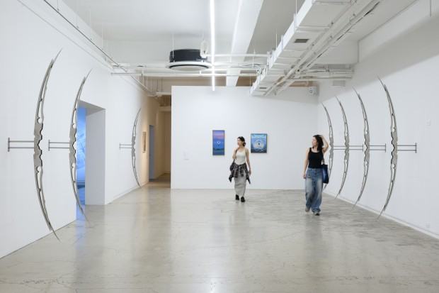Inside Job (Ula Lucińska, Michał Knychaus), Ribs, Rites of Passage - wystawa w ramach Polskiego Pawilonu na 16 Międzynarodowym Gwangju Biennale, Korea Południowa, 2026, fot. Kuba Celej, Materiały prasowe Instytutu Adama Mickiewicza