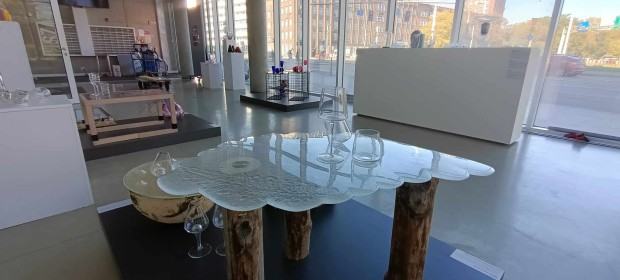 Między słowami, między gestami, między funkcjami