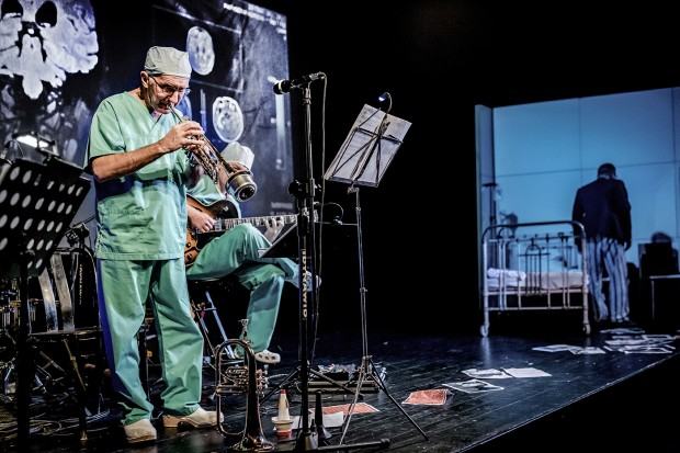 Nim wstanie dzień, spektakl teatralny o Krzysztofie Komedzie, reż. Krzysztof Witkowski Nim wstanie dzień, spektakl teatralny o Krzysztofie Komedzie, reż. Krzysztof Witkowski