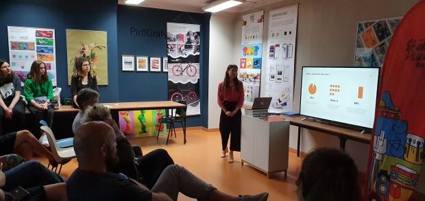 20220621_100932.jpg Obrona prac dyplomowych licencjackich i magisterskich na kierunku Wzornictwo.