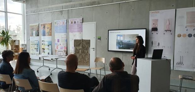 20220708_114459.jpg Obrona prac dyplomowych licencjackich i magisterskich na kierunku Wzornictwo.