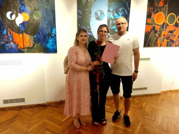 Maska-fotorelacja z obrony dyplomu, mgr Emilii Adamskiej Maska-fotorelacja z obrony dyplomu, mgr Emilii Adamskiej,