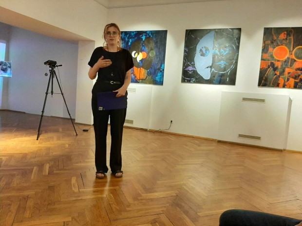 Maska-fotorelacja z obrony dyplomu, mgr Emilii Adamskiej Maska-fotorelacja z obrony dyplomu, mgr Emilii Adamskiej,