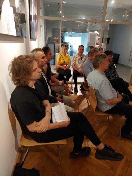 Maska-fotorelacja z obrony dyplomu, mgr Emilii Adamskiej Maska-fotorelacja z obrony dyplomu, mgr Emilii Adamskiej,