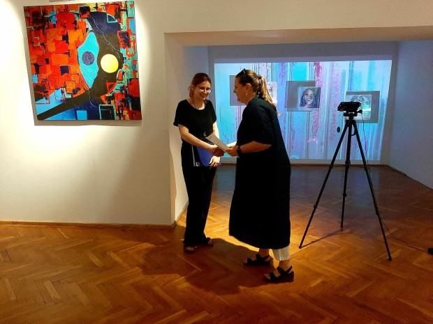 Maska-fotorelacja z obrony dyplomu, mgr Emilii Adamskiej Maska-fotorelacja z obrony dyplomu, mgr Emilii Adamskiej,