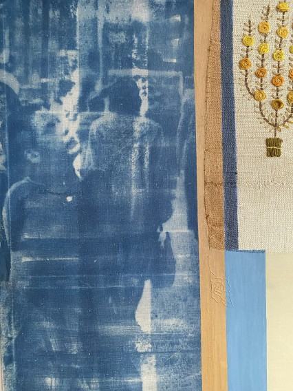 „Gdzie się patrzysz!"  2025  100 cm x 140 cm  tkanina/ cyjanotypia/ pleksi/ żywica epok/ papier