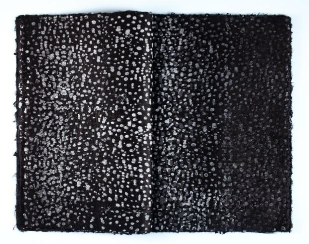 Magdalena Soboń, „Stan nieważności” kodeks / 2025, Łódź (Polska) / papier czerpany / technika własna / 65 × 45 × 3 cm / unikat fot. Magdalena Lorek, MNWr