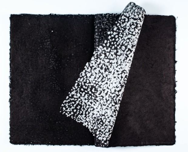 Magdalena Soboń, „Stan nieważności” kodeks / 2025, Łódź (Polska) / papier czerpany / technika własna / 65 × 45 × 3 cm / unikat fot. Magdalena Lorek, MNWr