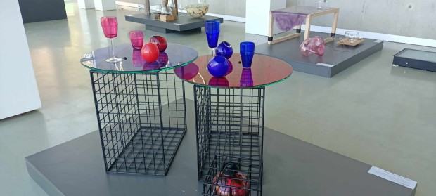 Między słowami, między gestami, między funkcjami