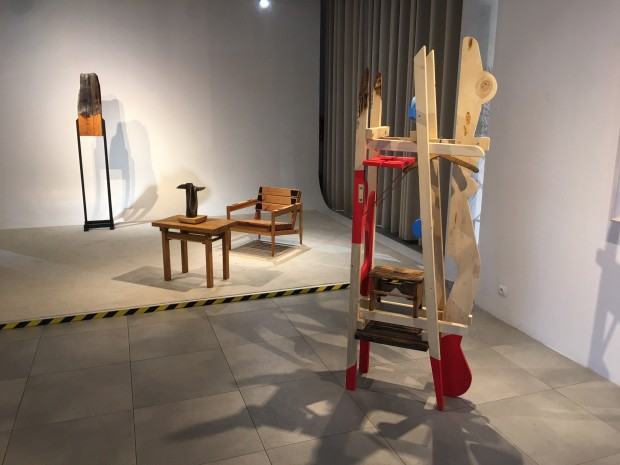 Fragment wystawy Marka Ruszkiewicza, pt. Części wspólne Fragment wystawy Marka Ruszkiewicza, pt. Części wspólne