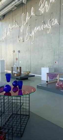 Między słowami, między gestami, między funkcjami