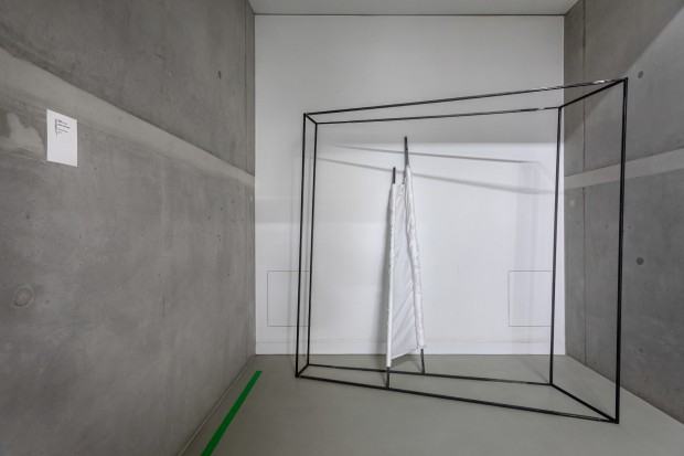 Grzybowska Magdalena, Napięcia