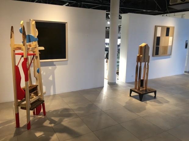 Fragment wystawy Marka Ruszkiewicza, pt. Części wspólne Fragment wystawy Marka Ruszkiewicza, pt. Części wspólne