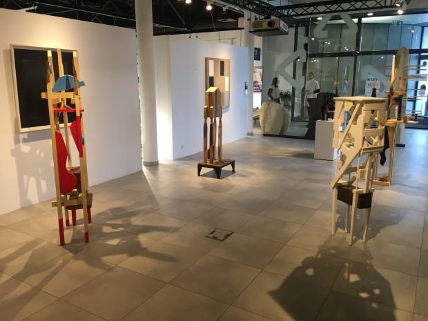 Fragment wystawy Marka Ruszkiewicza, pt. Części wspólne Fragment wystawy Marka Ruszkiewicza, pt. Części wspólne