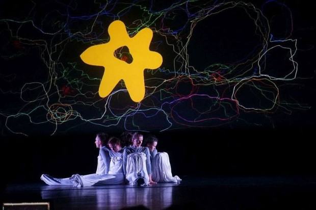 Sebastian Siepietowski, rysunek live do spektaklu Krótki Zarys Wszystkiego