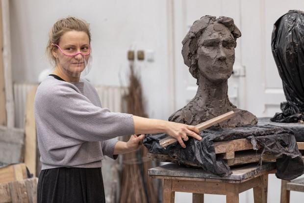 _m6a0591.jpg Prowadząca zajęcia udziela korekty