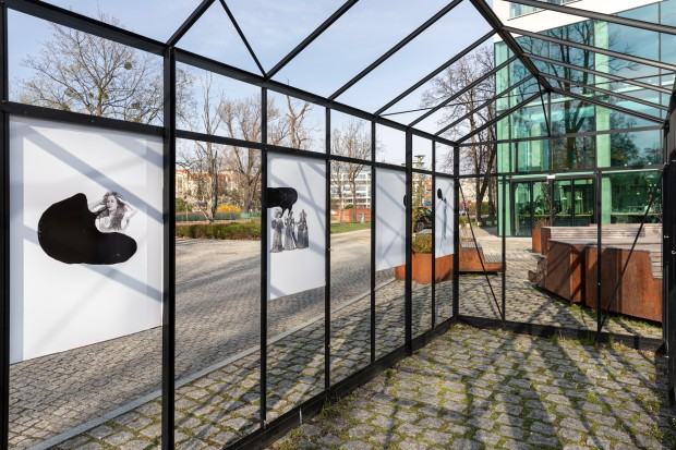 Anna Bujak_BLACK FRAME