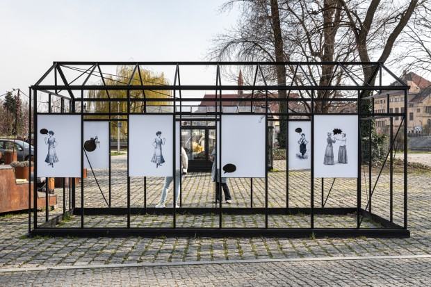 Anna Bujak_BLACK FRAME