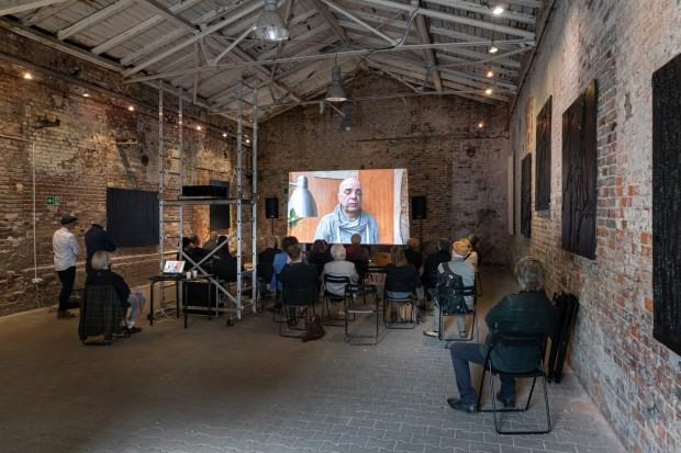 Pokaz filmów poświęconych Pawłowi Jarodzkiemu, autorstwa Agnieszki Mazanek, Galeria Exit, *. Festiwal Malarstwa, 2023, zdj. Michał Pietrzak