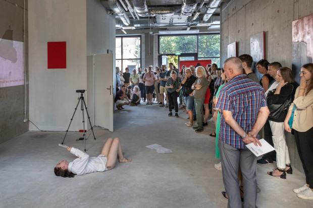 Olena Matoshniuk, Brzemię, performance