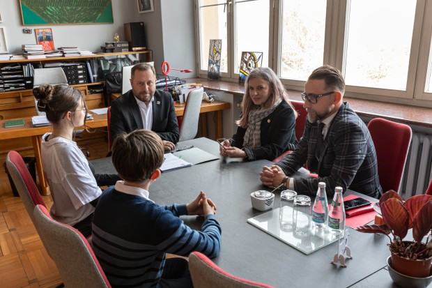 12 marca 2025 roku zostało zawarte porozumienie o współpracy pomiędzy Akademią Sztuk Pięknych im. Eugeniusza Gepperta we Wrocławiu a Szkołą Podstawową nr 29 im. Konstytucji 3 Maja.