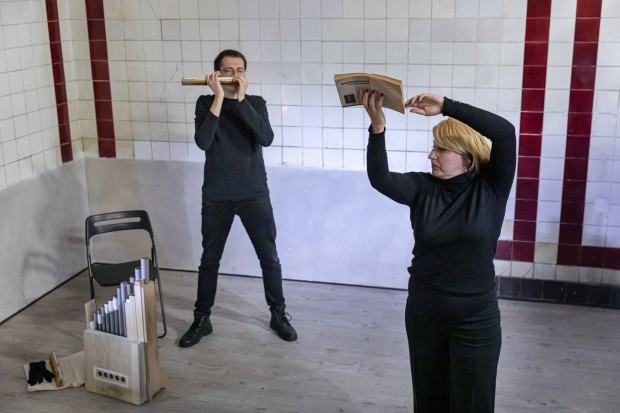 Koncert w Exit ASP Wrocław – Lorena Izquierdo Aparicio – performance, głos / Ryszard Lubieniecki – portatyw organowy, głośnice akordeonowe.