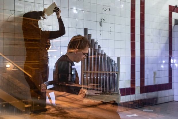 Koncert w Exit ASP Wrocław – Lorena Izquierdo Aparicio – performance, głos / Ryszard Lubieniecki – portatyw organowy, głośnice akordeonowe.