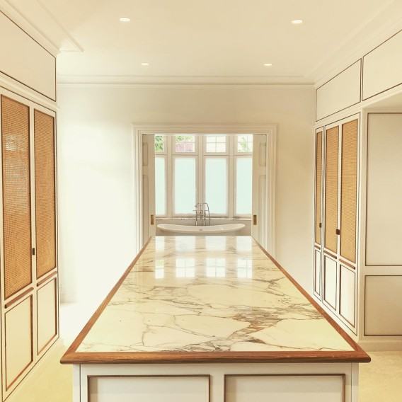 Agata Wojtyła-Młynarczyk, garderoba z wyspą w Brukseli, Maison a Votre Bon Gout