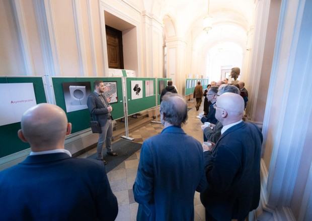 Konferencja i wystawa na temat symetrii - fotorelacja