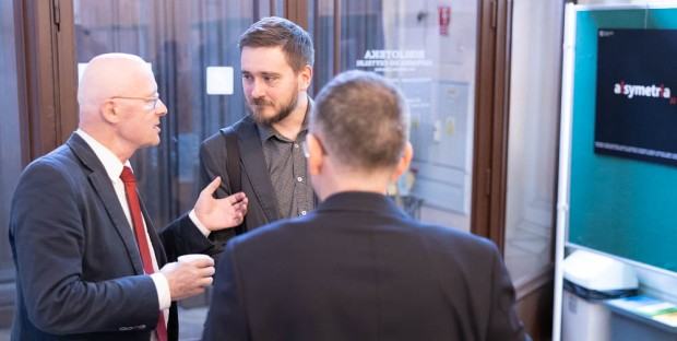 Konferencja i wystawa na temat symetrii - fotorelacja