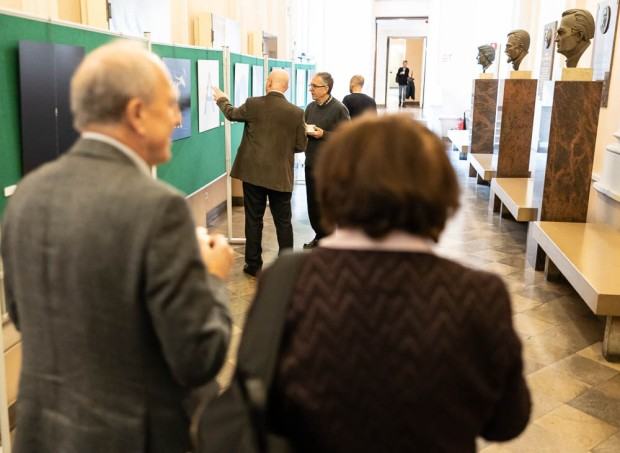 Konferencja i wystawa na temat symetrii - fotorelacja