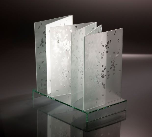 Beata Mak-Sobota, Luminous story vol. 3, zdj. Krzysztof Pachurka Obiekt szklany, autor Beata Mak-Sobota