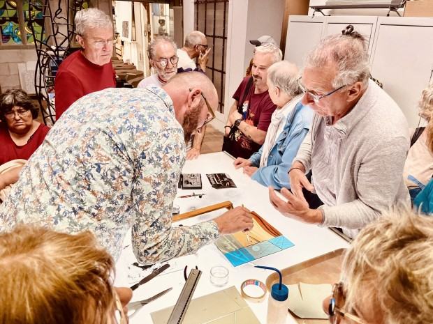 Chartres, pokaz malowania areografem