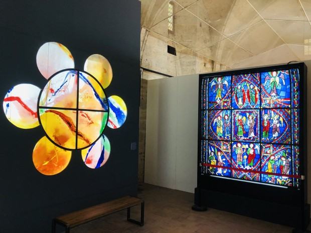 Chartres, witraże Kim en Joong’a