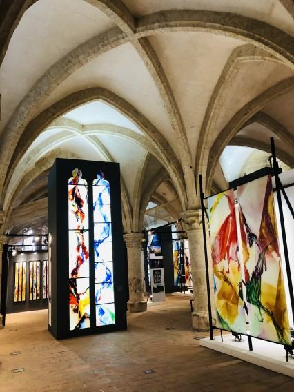 Chartres, witraże Kim en Joong’a