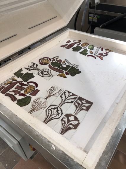 Chartres, wypał szkieł w piecu