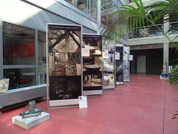 Wystawa Mistrz-Uczeń. Wydziału Architektury Wnętrz, Wzornictwa i Scenografii Widok wystawy. Wystawa „Mistrz-Uczeń” pedagogów i studentów Wydziału Architektury Wnętrz, Wzornictwa i Scenografii ASP we Wrocławiu na Politechnice Śląskiej w Gliwicach