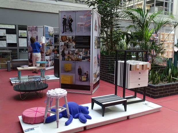 Wystawa Mistrz-Uczeń. Wydziału Architektury Wnętrz, Wzornictwa i Scenografii Widok wystawy. Wystawa „Mistrz-Uczeń” pedagogów i studentów Wydziału Architektury Wnętrz, Wzornictwa i Scenografii ASP we Wrocławiu na Politechnice Śląskiej w Gliwicach