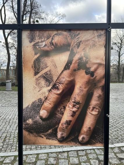 Dokumentacja performansu Zuzanny Dyrdy, tire(d)