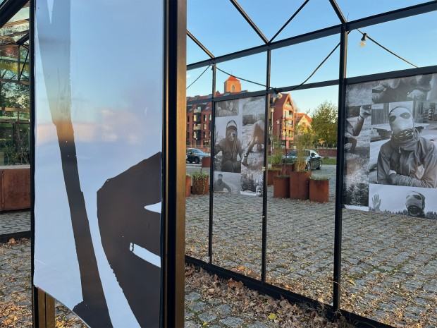 Wystawa dr Marty Kubiak pt. The Devil is Happy w galerii Black Frame Wystawa dr Marty Kubiak pt. The Devil is Happy w galerii Black Frame