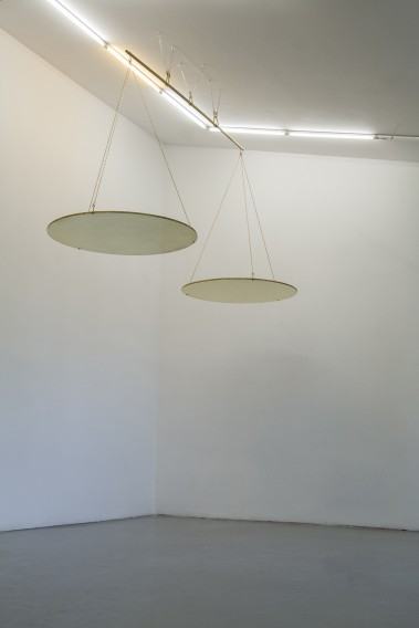 Katarzyna Bogusz, Opus corpus, mosiądz, 280x220cm, Fundacja Salony Zielona Góra, 2023, fot. autorka Katarzyna Bogusz, Opus corpus, mosiądz, 280x220cm, Fundacja Salony Zielona Góra, 2023, fot. autorka