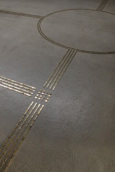 Katarzyna Bogusz, Profanum, instalacja site specific z jednogroszówek, IP Studio, 2023, fot. autorka Katarzyna Bogusz, Profanum, instalacja site specific z jednogroszówek, IP Studio, 2023, fot. autorka