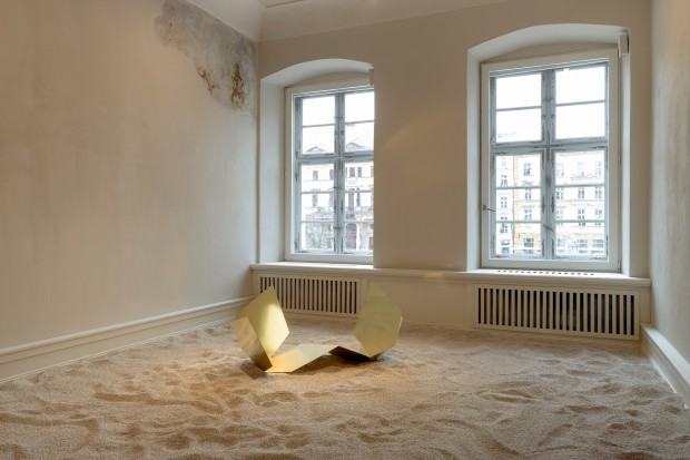 Katarzyna Bogusz, Quinta essentia, mosiądz, 60x150x70cm., OPENHEIM Wrocław, 2023, fot. Alicja Kielan Katarzyna Bogusz, Quinta essentia, mosiądz, 60x150x70cm., OPENHEIM Wrocław, 2023, fot. Alicja Kielan